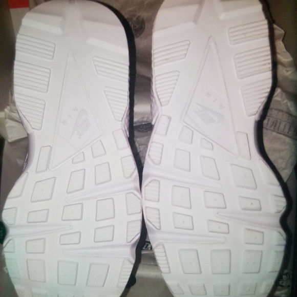 New Women's Nike Air Huarache Size 7 - Picture 5 of 5